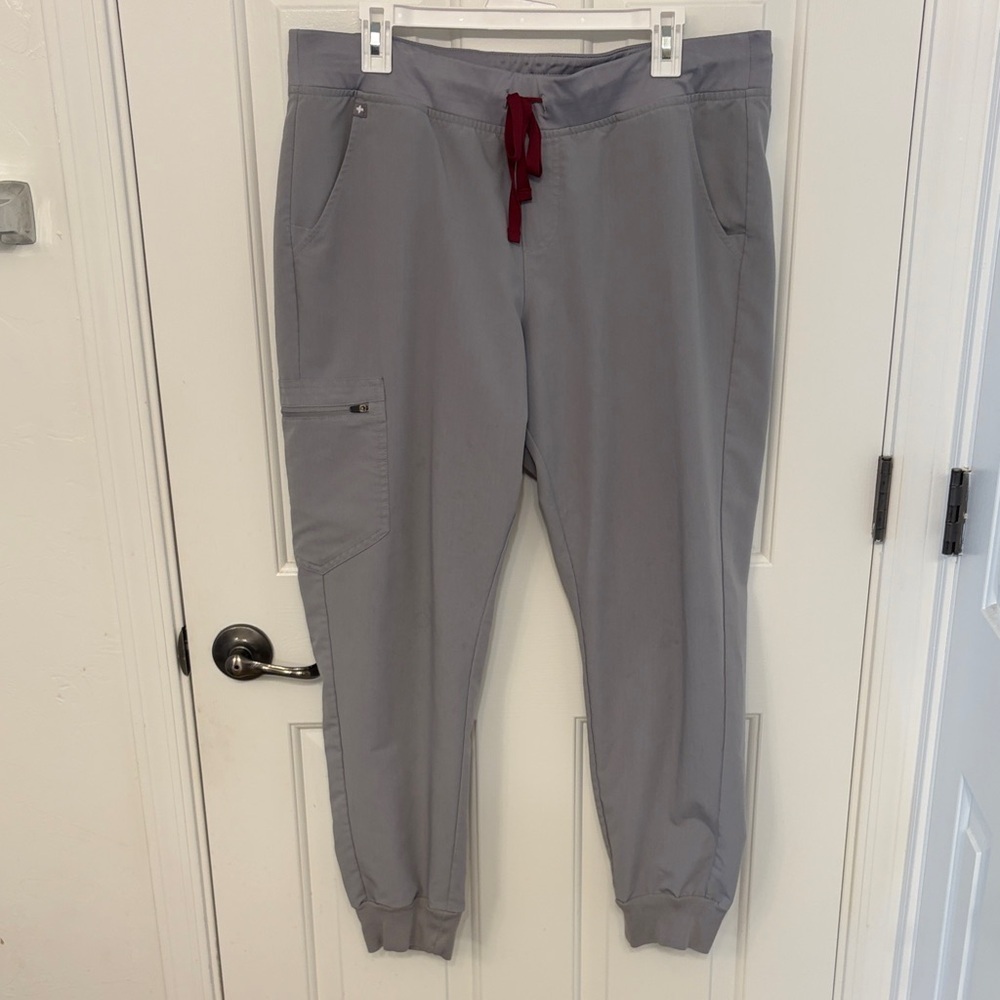 FIGS Zamora Joggers in Cement - Picture 2 of 6